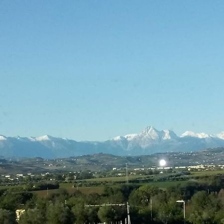 Il Cielo In Una Stanza Hotell Giulianova Eksteriør bilde