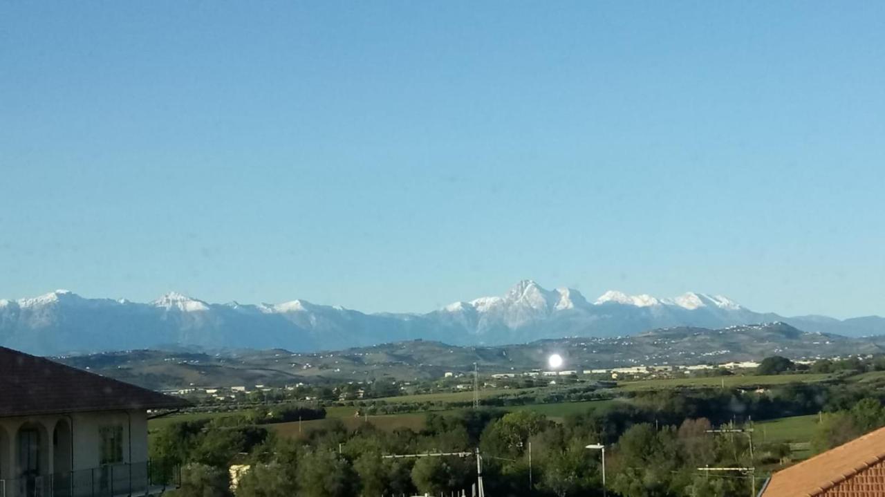 Il Cielo In Una Stanza Hotell Giulianova Eksteriør bilde